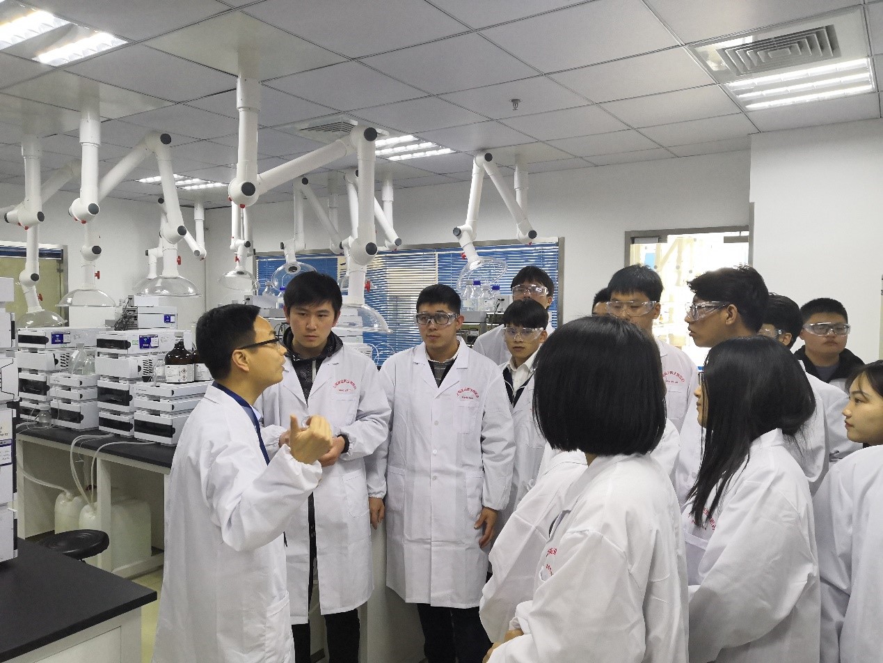 走进不朽情缘mg官网，与学子共话成长