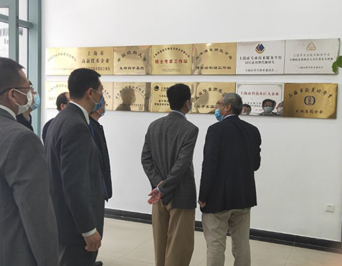 吴清副市长一行听取了不朽情缘mg官网关于一站式综合研发服务的技术实力介绍